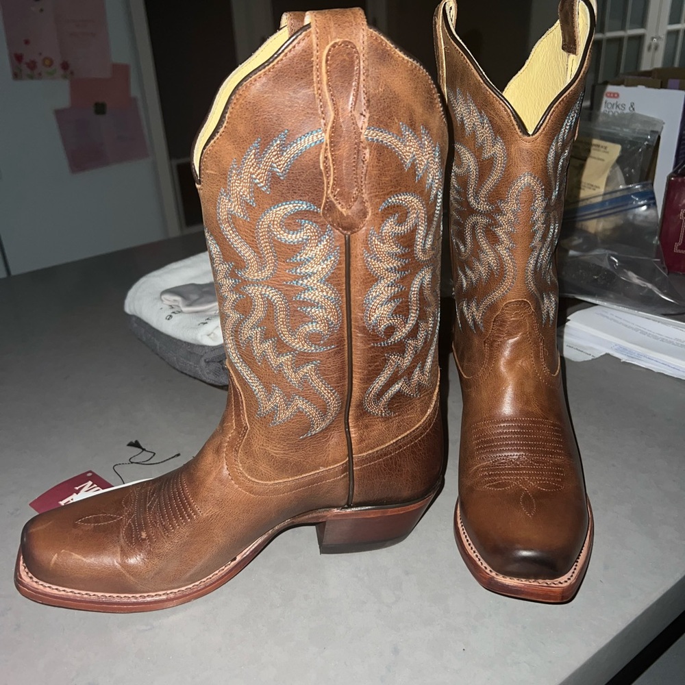 NOCONA WOMEN'S BLUEBONNET TAN SNIP TOE WESTERN BOOTS